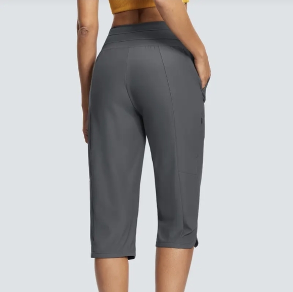 Chic Women's Charcoal Capri Pants - Picture 3 of 5